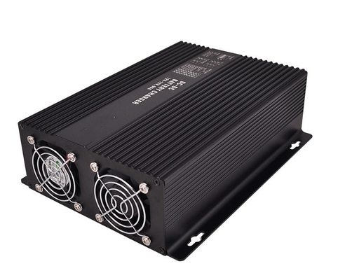 12V 30A DC pil şarj cihazı 390W Pvmax Ters Kutupluk Koruması Su geçirmez Sınıf IP20/IP65