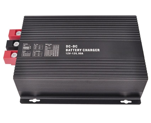 12V 30A DC pil şarj cihazı 390W Pvmax Ters Kutupluk Koruması Su geçirmez Sınıf IP20/IP65