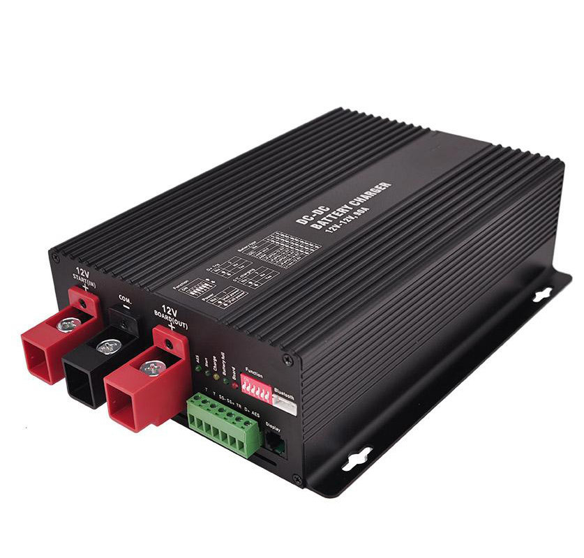 DC-DC Booster 12V 90A RV Araç Yat için İki Yolu Pil Şarj Kontrolörü