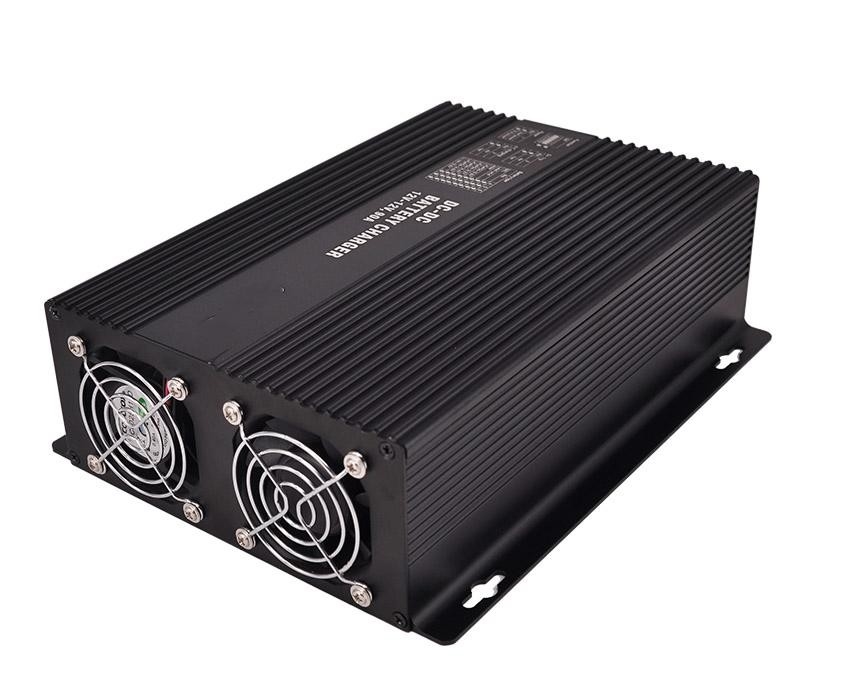 12V 30A DC pil şarj cihazı 390W Pvmax Ters Kutupluk Koruması Su geçirmez Sınıf IP20/IP65